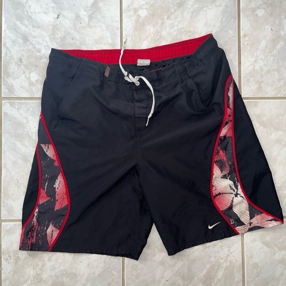 Nike Swimming Trunks Mens Large Black/Red Strips Drawstrings Mesh Lining